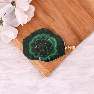 Pendentif en laiton Ishu Gems avec malachite naturelle en stalactite, 26,3 g, plaqué or/argent/or rose/ruthénium noir, unisexe, pierre tendance - Product Image 6