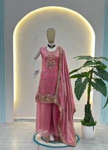 Ensemble Kurta Palazzo brodé bleu ciel de créateur avec dupatta en organza pour femme – Tenue ethnique haut de gamme pour fêtes et événements - Product Image 6