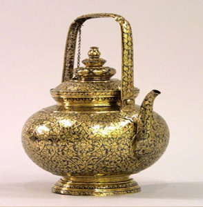 Théière en argent avec une texture unique à motif de picots et une poignée enveloppée résistante à la chaleur, disponible à prix de gros. - Product Image 5