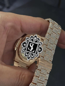 Montre de luxe pour femme en or jaune sertie de diamants, cadran analogique, verre saphir, mouvement à quartz 46 mm, bracelet 20 mm, fermoir déployant - Product Image 2