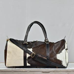 Bolsa de Viaje de Cuero Vacuno con Cierre de Cremallera y Diseño Portátil para Viajar - Product Image 1