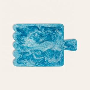 Planche à fromage en résine faite à la main avec motif tourbillon aquatique texturé, pour couper, hacher et servir, articles ménagers et ustensiles de cuisine. - Product Image 3