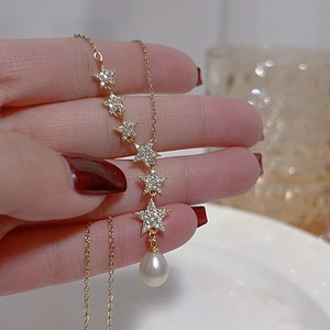 Collier de clavicule haut de gamme demi-étoile, perles d'eau douce demi-percées 7-8 mm, forme de riz, disponible en gros et au détail - Product Image 3