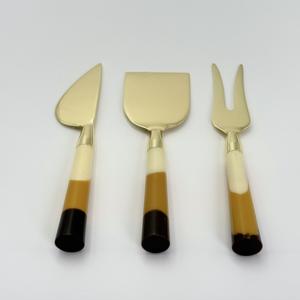 Ensemble de couteaux à fromage élégants et modernes en acier inoxydable doré avec manche en résine, compatibles lave-vaisselle, pour le petit-déjeuner et la cuisine - Product Image 4