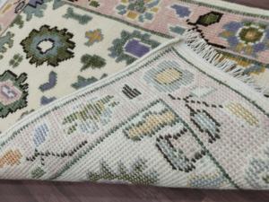 Compre una alfombra floral rosa anudada a mano |   Alfombra pequeña hecha a mano de lana inspirada en Oushak |   Alfombra Grande Vintage Decorativa para Sala de Estar - Product Image 4