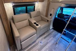 Camping-car Tiffin Wayfarer 25QW Sprinter 3500XD 2020, moteur turbodiesel V6, très bien équipé - Product Image 2