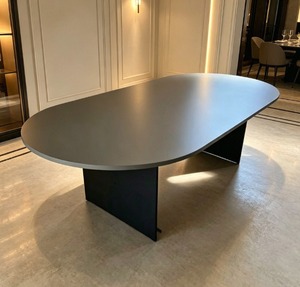 Table de conférence ovale V-GO, modèle V-GO 18/24, mobilier de bureau moderne, pieds en métal durables, usage commercial, 12 places, minimaliste - Product Image 1