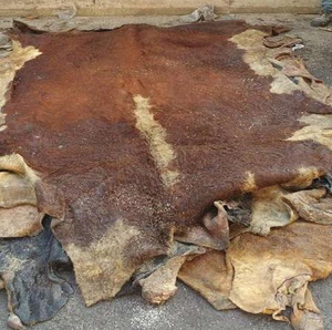 Peau de veau 100% naturelle avec poils, bords ronds, motif brut, pour la fabrication de tapis et d'accessoires de décoration intérieure, ainsi que pour sacs et ceintures - Product Image 3