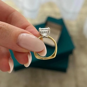 แหวนเพชรแต่งงานทรง Asscher ดีไซน์หรูหรา ประดับด้วยวงแหวนรอบเพชรแบบซ่อน สองสี 2 กะรัต เพชรเพาะเลี้ยง ตัวเรือนทองคำขาว 18k - Product Image 2
