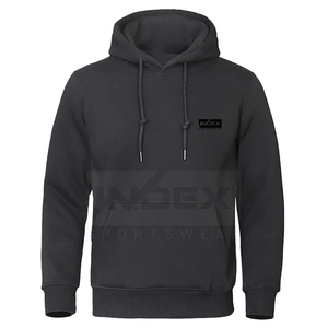 เสื้อฮู้ดผู้ชายสีดำ ทรงปกติ สีพื้น ผ้าถักลำลอง โลโก้ด้านหลัง - Product Image 1