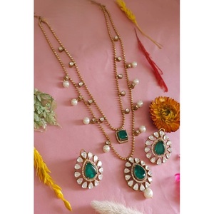Magnifique ensemble collier et boucles d'oreilles plaqué or de qualité supérieure, orné de pierres, pour mariage, collection pour femmes - Product Image 1