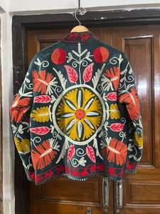 เสื้อแจ็คเก็ตปักลายดอกไม้สไตล์ซูซานี ผ้ากำมะหยี่ ทำมือ สำหรับฤดูหนาว เสื้อแจ็คเก็ตแบบยูนิเซ็กซ์ บุด้วยผ้าฝ้ายด้านใน สไตล์โบโฮฮิปปี้ - Product Image 3