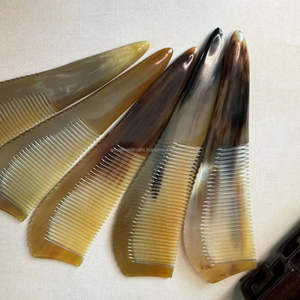 Peine de cuerno natural de alta calidad hecho a mano para peinar el cabello Peine de cuerno de búfalo real - Product Image 1