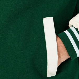 Veste universitaire verte et blanche pour homme, coupe classique, col rabattu, fermeture boutonnée, design avec patch brodé, style preppy - Product Image 6