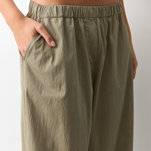 Pantalones de yoga anchos de cintura media estilo hip hop para mujer, 100% nailon, con cordón ajustable, bolsillos, para gimnasio, deportes, correr, estilo holgado - Product Image 3