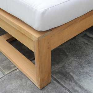 Chaise longue d'extérieur moderne en teck massif de qualité supérieure avec dossier inclinable réglable et coussin épais pour villa, hôtel, bord de piscine - Product Image 6