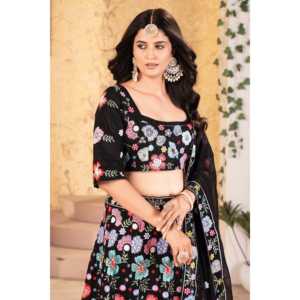 Ensembles de vêtements pour femmes de créateurs Lehenga Choli avec de magnifiques broderies multi-fils - Product Image 2