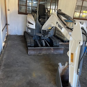 Mini-excavatrice Bobcat E26 haut de gamme avec design compact, système hydraulique puissant et performances fiables pour la construction - Product Image 1