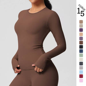 Haut de sport moulant en nylon et élasthanne avec logo personnalisé, sensation seconde peau, t-shirt à manches longues de compression pour le yoga pour femme - Product Image 1