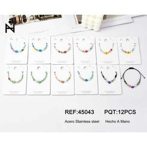 Pulsera de Perlas con Flores Pequeñas, Accesorio de Moda - Product Image 1