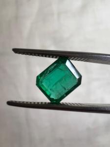 Pierre précieuse ovale taille brillant de 1,57 carat, d'origine zambienne authentique, pour bagues de fiançailles - Product Image 2