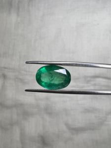 Pierre synthétique de 4,66 ct d'origine Zambienne, taille poire, émeraude verte brillante, beryl facetté, pierre libre avec jeu de couleurs, vente en gros - Product Image 3
