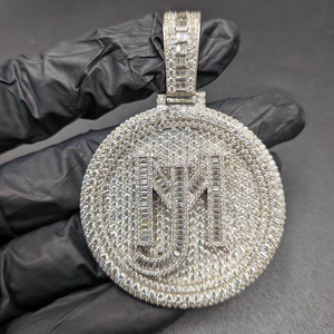 Collier pendentif médaillon lettre en argent 925 de luxe avec moissanite, breloque ronde entièrement pavée, bijou de mode tendance - Product Image 1