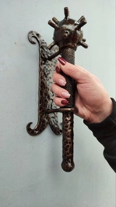 Poignée de porte en fer forgé résistante à la rouille, facile à installer, avec un design à boule pointue – Accessoire décoratif pour portes/ports d'entrée. - Product Image 5