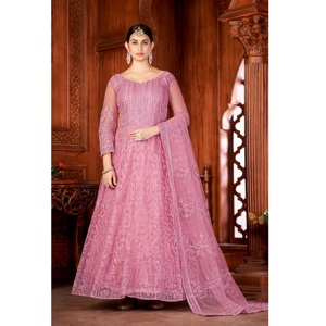 Traje Anarkali de Crepé con Mangas 3/4, Semisellado, Ideal para Ocasiones Festivas, Disponible a Bajo Precio - Product Image 1