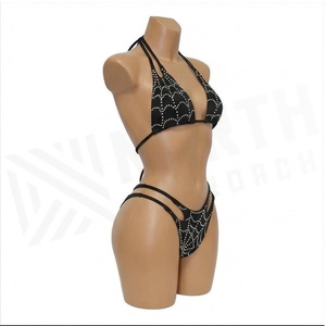 Ensemble de yoga 2 pièces imprimé papillon bleu avec finition dorée, body à col en V profond et jupe portefeuille longueur genou - Product Image 3
