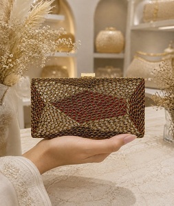Mini Bolso de Mano Kundan de Latón Hecho a Mano con Forma Personalizada, Baño de Oro y Cierre de Hebilla con Diamantes para Eventos Nocturnos de Moda - Product Image 3