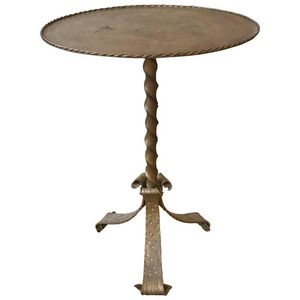 Mesa auxiliar de metal inspirada en joyas que aporta un toque glamuroso al dormitorio, la sala de estar y la entrada. - Product Image 4