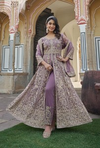 Traje Anarkali Moderno de Seda Semi-Cosido con Bordado y Lentejuelas para Bodas, Graduaciones y Diwali - Product Image 4