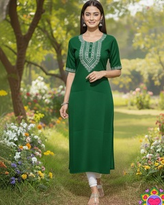 Kurta en coton slub fantaisie avec col brodé pour femmes, vêtements de fête, vêtements traditionnels indiens et pakistanais, kurtis décontractés. - Product Image 1