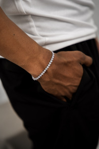 Bracelet tennis pour homme en argent 925 et moissanite, coupe poire, bijoux luxueux et étincelants, design élégant effet diamant. - Product Image 3