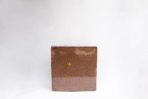 COCOPEAT <b>BLOCK</b> offers a nutrient-rich & environmentally friendly growing medium perfect for sustainable gardening & hydroponics - Product Image 1