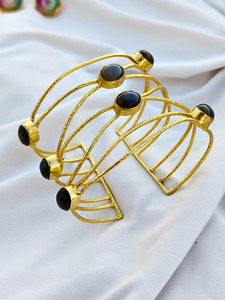 Brazalete de Latón Chapado en Oro con Piedra Lunar, Accesorio de Moda - Product Image 4