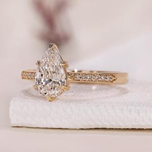 Anillo de Diamantes con Corte de Pera en Oro de 18K para Mujer, Joyería de Compromiso y Propuesta, Disponible a Precio de Mayoreo Razonable - Product Image 5