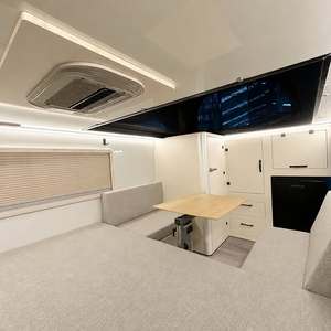 Caravane compacte tout-terrain avec cuisine moderne, espace de couchage et salle à manger pour 4 personnes, idéale pour le camping aventure. - Product Image 2