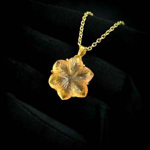 Collar con colgante de flor de piedra lunar de melocotón AAA para mujer, colgante de flor de cristal de piedra lunar tallado a mano, venta al por mayor - Product Image 2