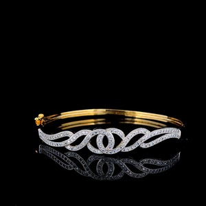 Pulsera de Plata de Lujo con Diseño Trenzado y Acentos de Circonita Cúbica Brillante, Patrón Fluido y Refinado, Joyería de Moda, Éxito de Ventas, Calidad de Exportación - Product Image 1