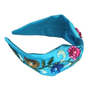 Vente exclusive sur les filles Party Wear Rose, Or et Bleu Fleur Glitzy Poly Satin Tissu Paillettes Fait Bandeaux Bandeaux - Product Image 1
