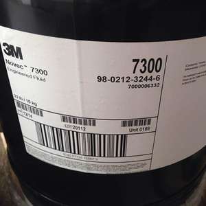 3M ™   Novec ™   Fluido de transferencia de calor 7300 Engineered Fluid USA para aplicaciones de limpieza y pruebas electrónicas, cubeta de 1 galón/5.4 kg - Product Image 1