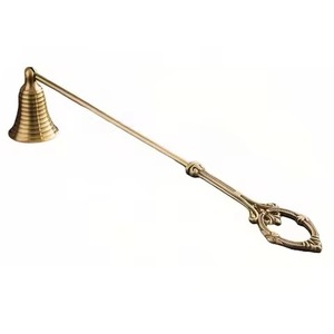 Apagavelas Decorativo de Metal con Mango Largo, Herramienta para Apagar Velas, Accesorio Elegante para el Hogar - Product Image 1