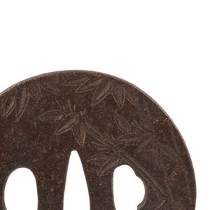 Tsuba Japonés del Período Edo, Diseño de Bambú y Mono, Protector de Espada Redondo de Hierro, Sin Marca - Product Image 3