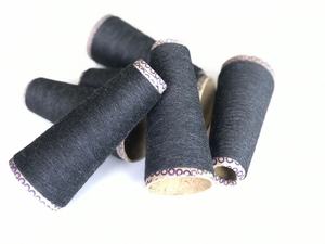 Fil de polyester 100% de haute qualité, teinté en mélange gris moyen, 20S, filé en anneau, haute ténacité pour le tricot et le tissage - Product Image 4