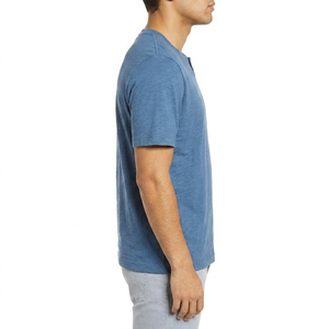 Camiseta de algodón premium con cuello de muesca para hombre – Prenda informal esencial de corte relajado - Product Image 3