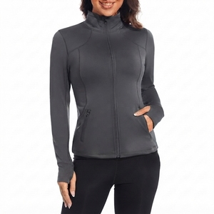 Chaqueta de yoga premium para mujer que ofrece una comodidad superior, un aspecto elegante y una fabricación duradera para entrenamiento de yoga y uso casual. - Product Image 1