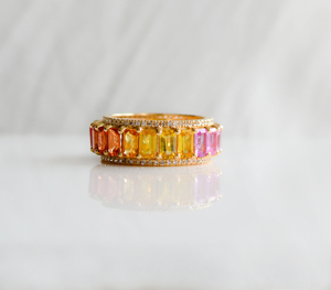 Anillo de Eternidad Completo Chroma Arch Rainbow de Oro Amarillo de 18K con Zafiros Naturales Multicolor Corte Baguette - Product Image 4