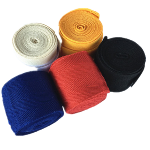 Vendas de boxeo de algodón suave personalizadas y guantes de MMA con vendaje de protección de muñeca duradero e impresión de logotipo personalizado - Product Image 5